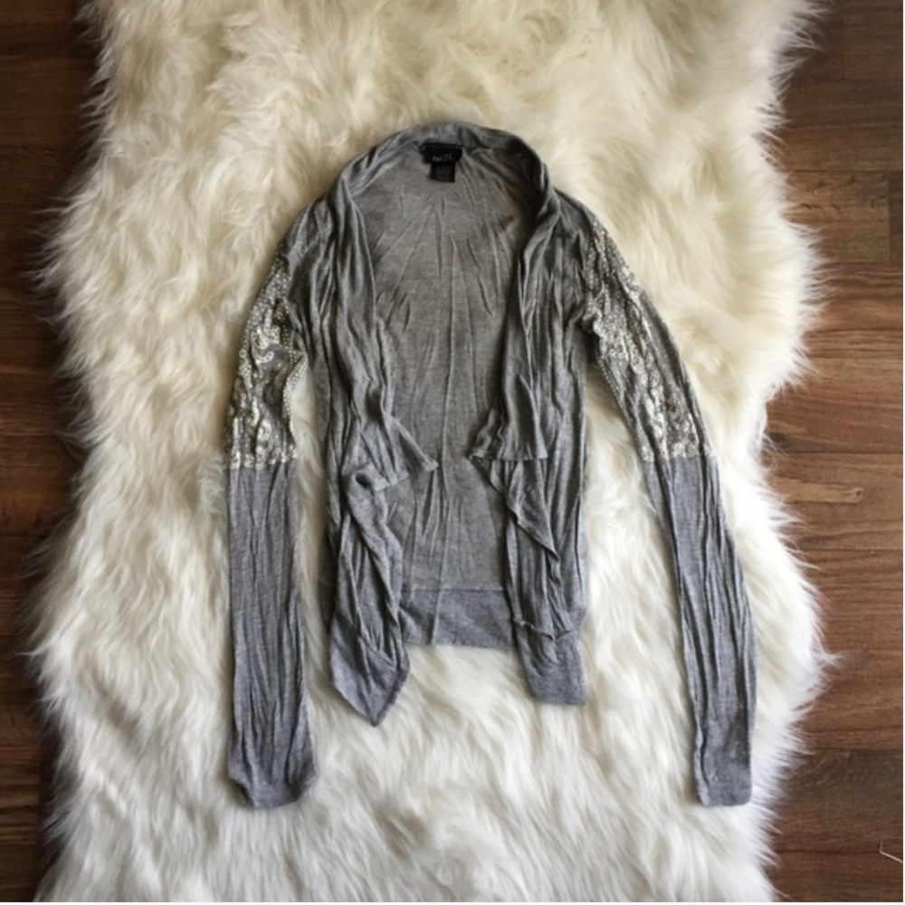 Grey Rue 21 Cardigan with White Sleeve Print